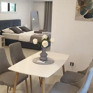 Romantic Rohreggerova Appartamento