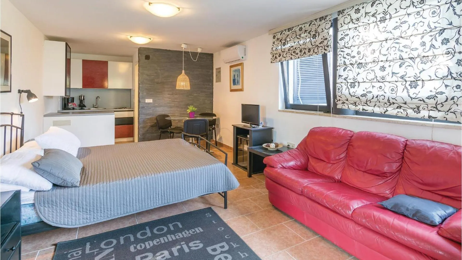 Cozy Apartment In Pula With Kitchen 0*,  Croatia